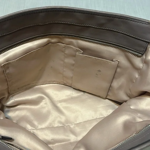 Coach Taylor OP Art Alexis Carryall. Inside zip. Zip Top Closure. - Picture 6 of 10